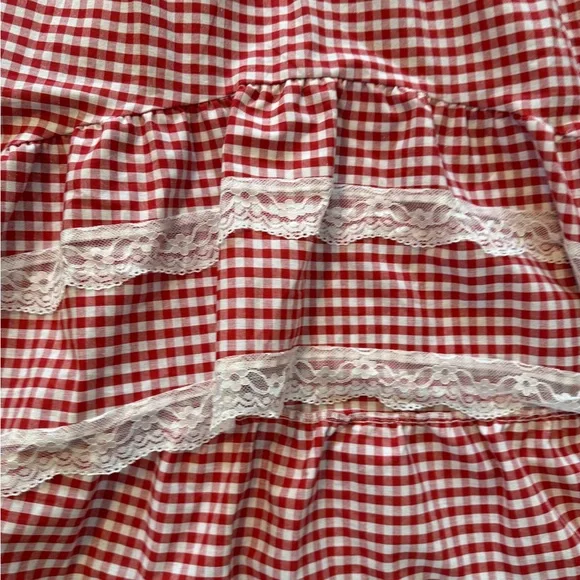 Chic Red Gingham High-Low Skirt with Lace - Picture 2 of 6